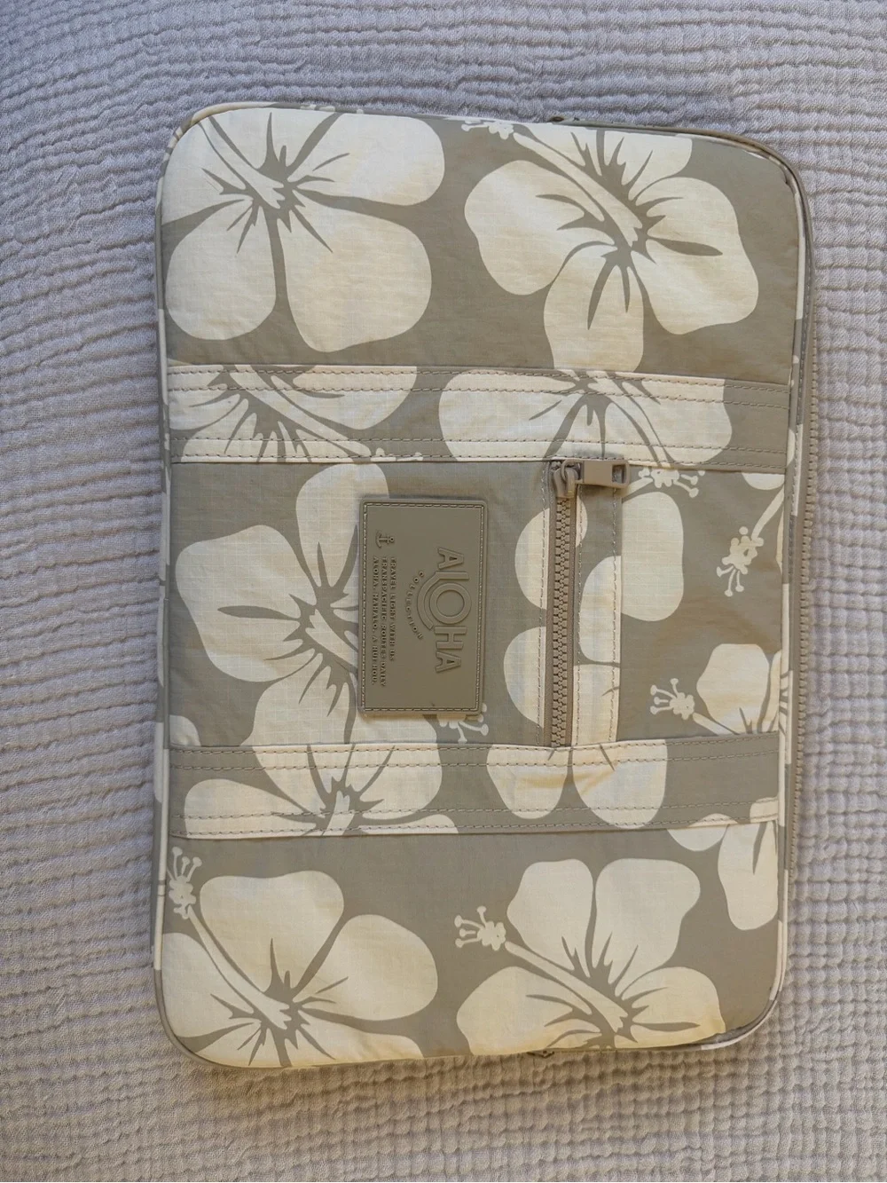 🌺NWOT ALOHA Collection Hana Hou Laptop Case